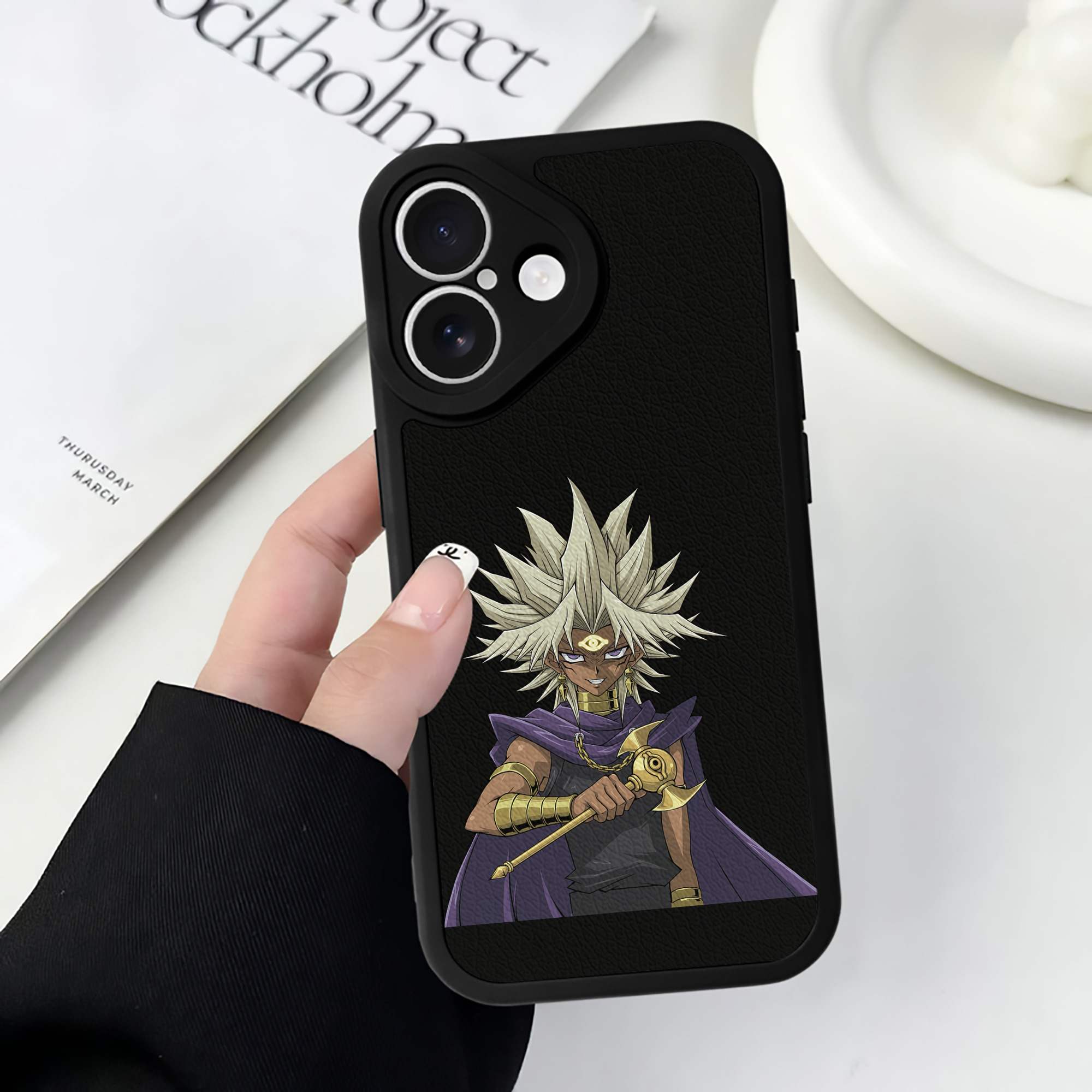 （画像用） 遊☆戯☆王 Yu-Gi-Oh! 【iPhone 16シリーズ対応】シリコンスマホケース（レザー調） 材質：シリコン